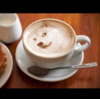 Ароматно кафе, поднесено с усмивка