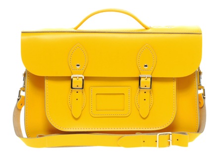 Жълтата чанта на Джесика Алба