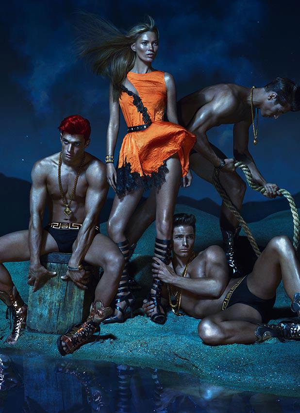 Кейт Мос е звездата в новата кампания на Versace