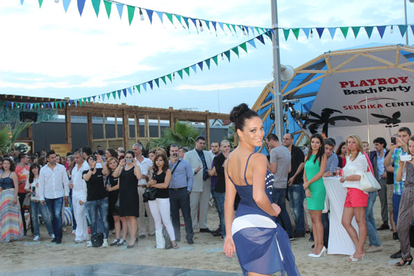 Българският Playboy засне фотосесия по време на парти