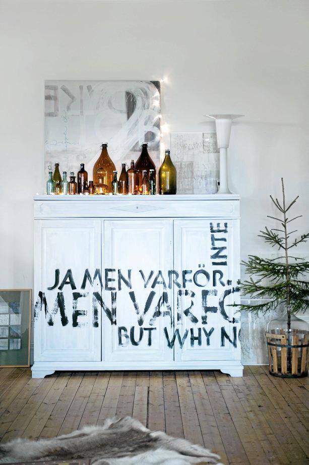 Различната Коледна украса в един дом, близо до Стокхолм