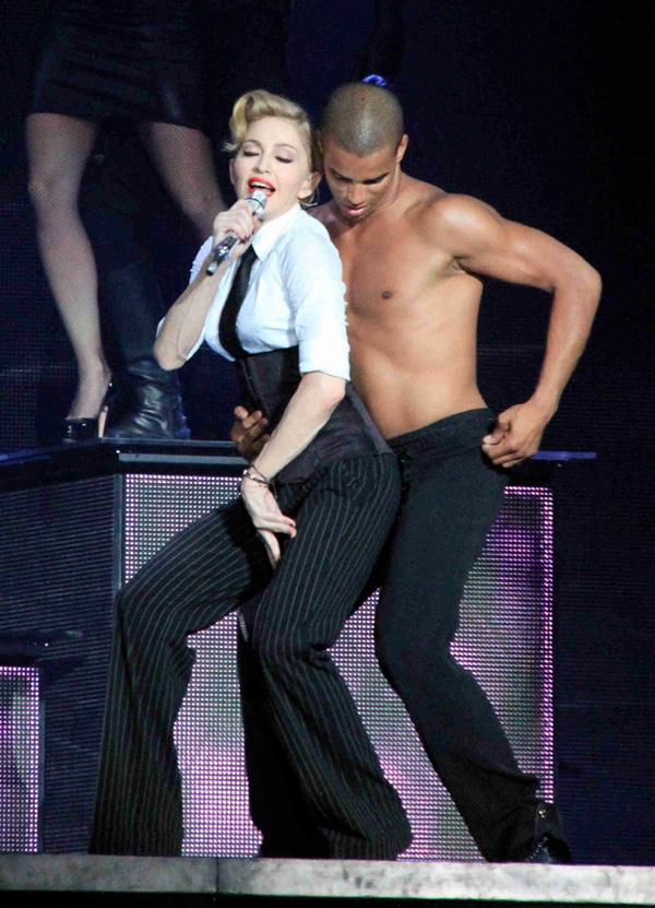Мадона се сгоди за 25-годишен танцьор